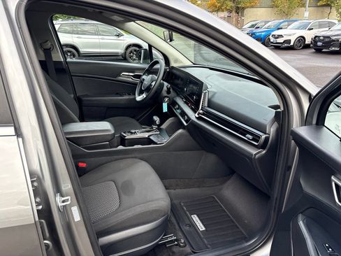 Used 2025 Kia Sportage LX AWD/4WD image 22
