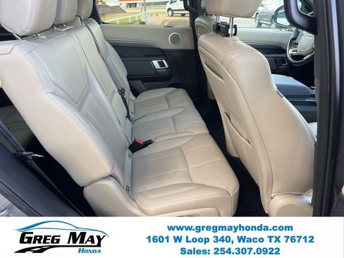 Used 2018 Land Rover Discovery SE image 14