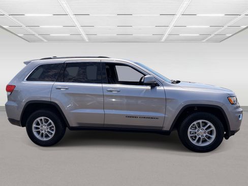 Used 2019 Jeep Grand Cherokee Laredo RWD image 6