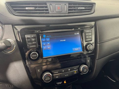 Used 2017 Nissan Rogue SV w/ SV Premium Package AWD/4WD image 17