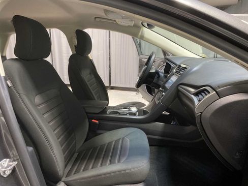 Used 2019 Ford Fusion SE FWD image 14