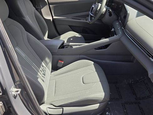 Used 2024 Hyundai Elantra Blue FWD image 15