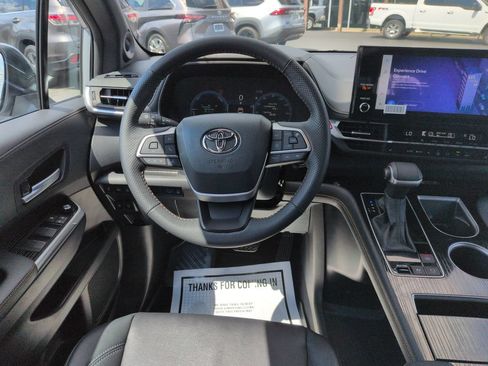 Certified 2025 Toyota Sienna XLE Woodland Edition AWD/4WD image 13