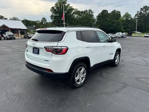 Used 2024 Jeep Compass Latitude AWD/4WD image 6