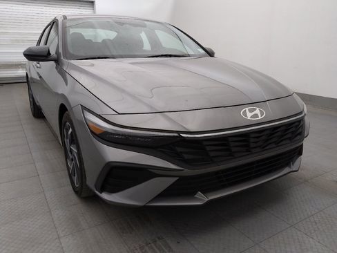 Used 2025 Hyundai Elantra Sport FWD image 13