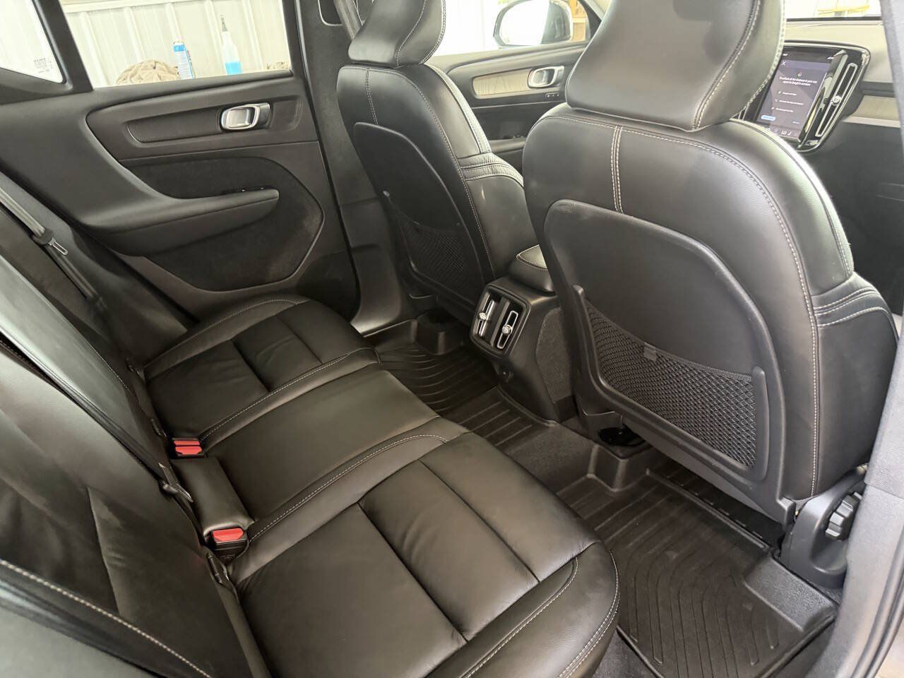 Used 2023 Volvo XC40 B4 Core FWD image 25