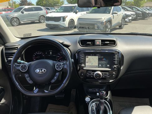 Used 2018 Kia Soul ! w/ Tech Package FWD image 11
