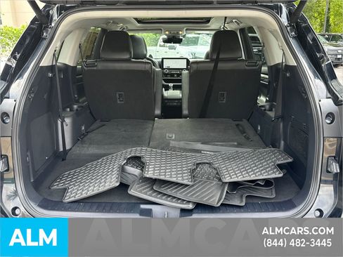 Used 2024 Toyota Highlander Limited image 22
