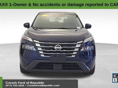 Used 2024 Nissan Rogue SV image 2