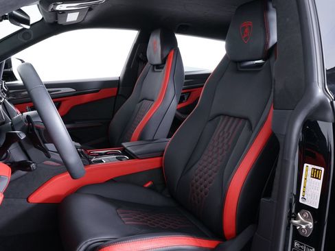 Used 2025 Lamborghini Urus SE AWD/4WD image 23