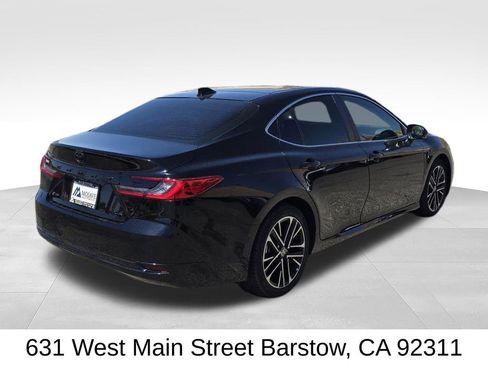 Used 2025 Toyota Camry XLE FWD image 5