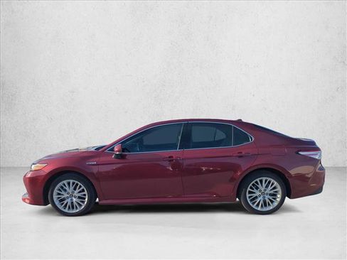 Certified 2020 Toyota Camry XLE FWD image 5