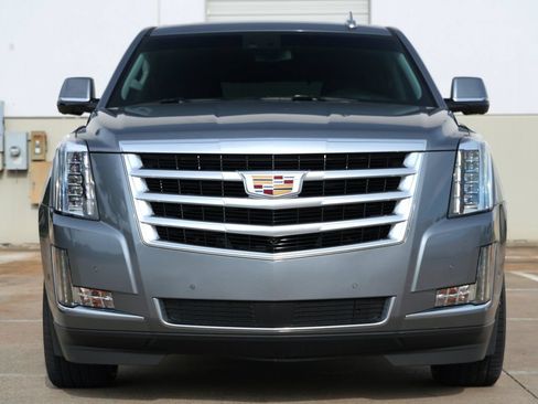 Used 2019 Cadillac Escalade Premium Luxury AWD/4WD image 16