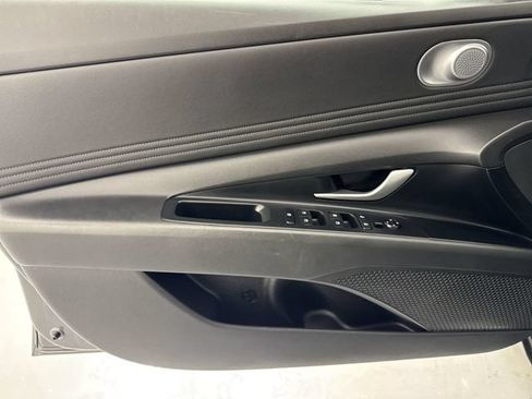 Used 2025 Hyundai Elantra SEL FWD image 20