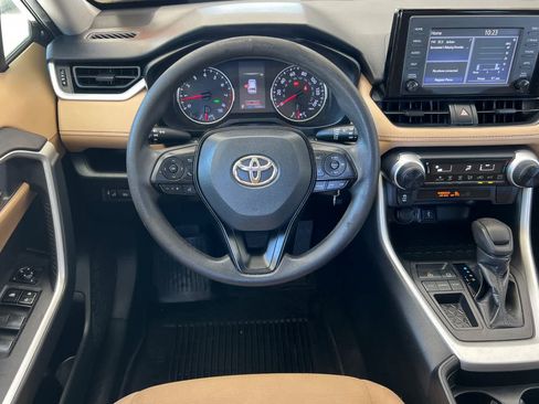 Used 2021 Toyota RAV4 LE FWD image 14