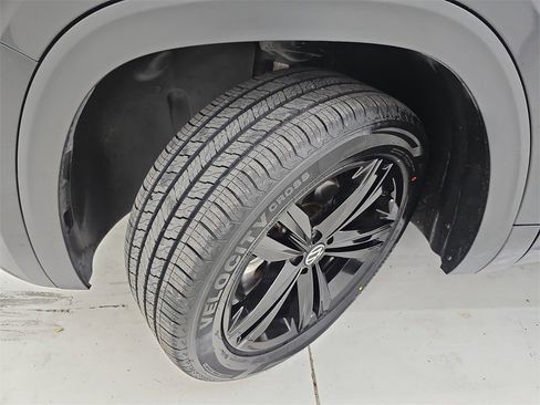 Used 2023 Volkswagen Atlas SEL R-Line image 52