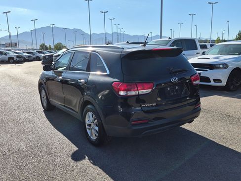 Used 2018 Kia Sorento LX AWD/4WD image 5