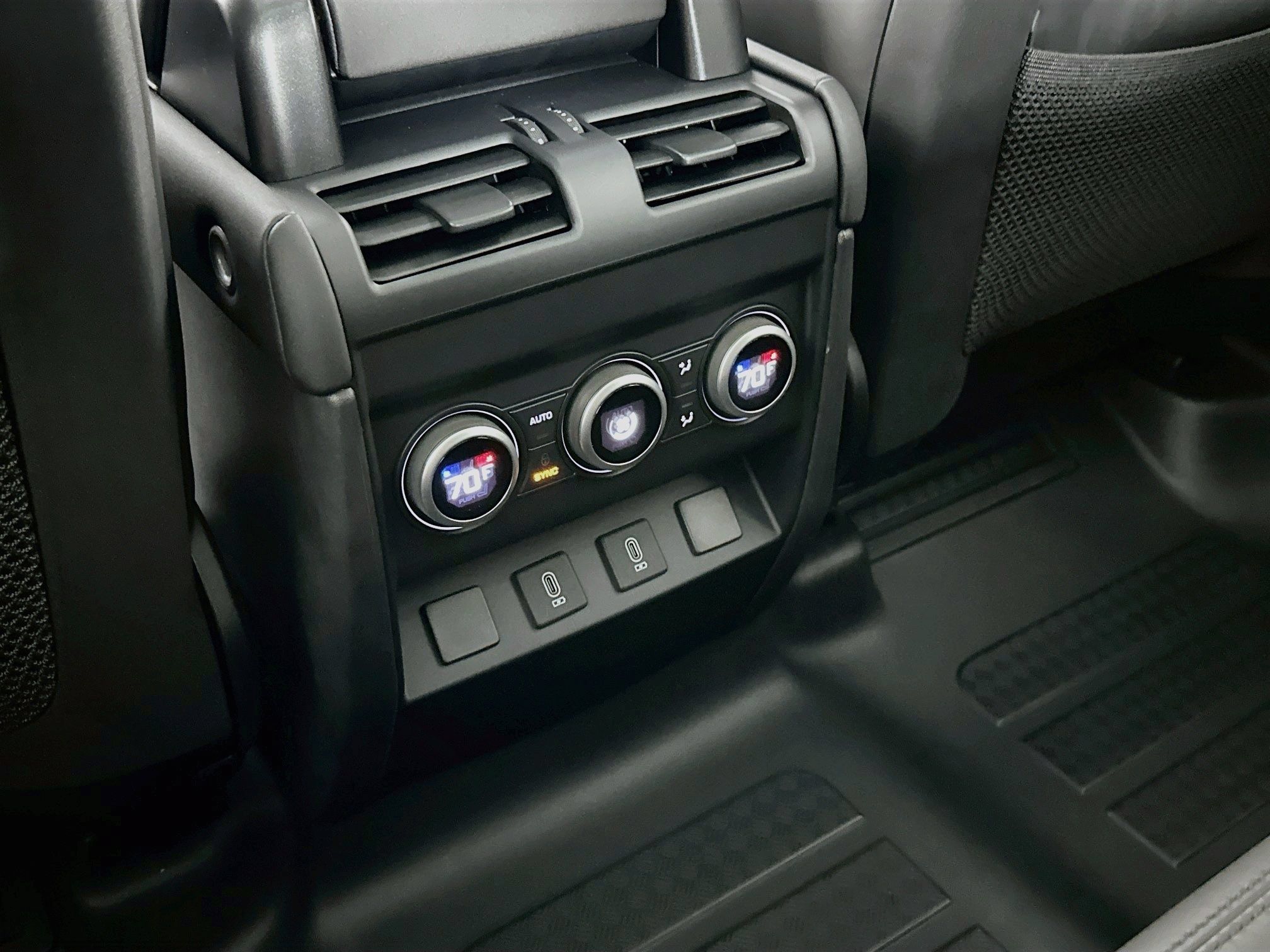 New 2026 Land Rover Defender 110 AWD/4WD image 24