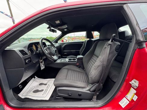 Used 2011 Dodge Challenger RWD image 11