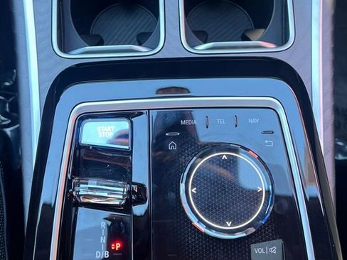 Used 2023 BMW i7 xDrive60 image 27