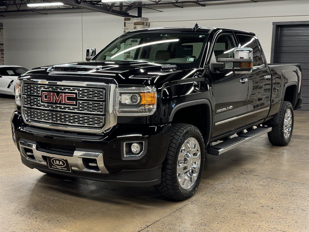 Used 2018 GMC Sierra 2500 Denali w/ Duramax Plus Package AWD/4WD image 3