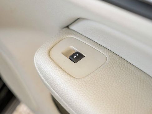 Used 2021 Volvo S60 T5 Momentum image 47