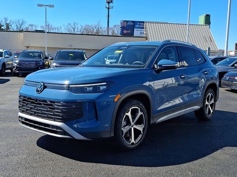 New 2026 Volkswagen Tiguan SE AWD/4WD image 2