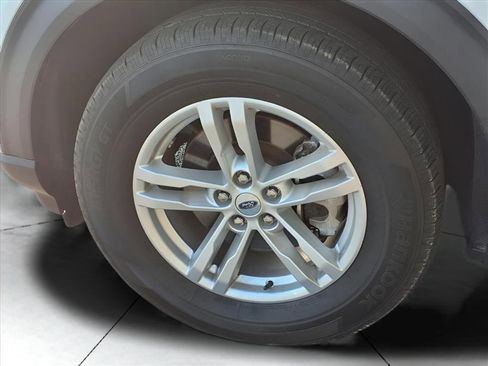 Used 2022 Ford Explorer XLT w/ Equipment Group 202A image 19