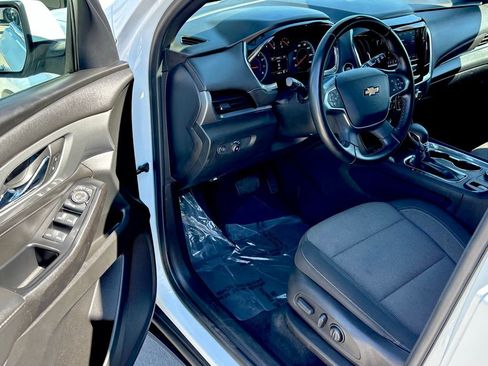 Used 2023 Chevrolet Traverse LT image 9