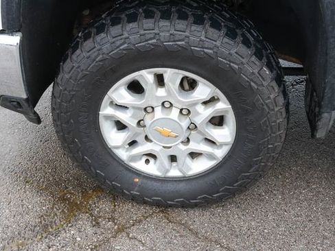 Used 2024 Chevrolet Silverado 2500 LT AWD/4WD image 7