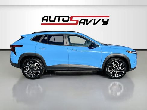 Used 2024 Chevrolet Trax RS w/ Sunroof Package FWD image 8