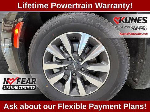 Used 2023 Chrysler Pacifica Touring-L FWD image 12