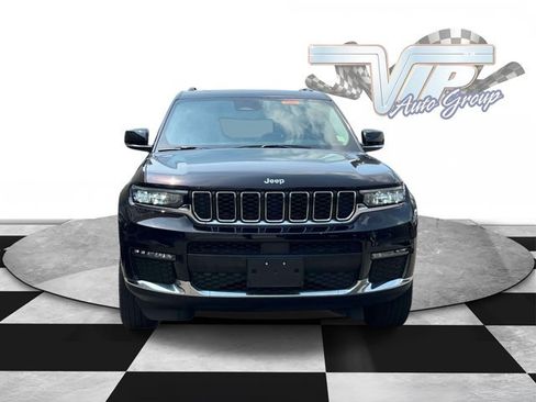 Certified 2022 Jeep Grand Cherokee L Limited AWD/4WD image 2