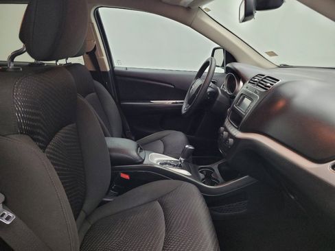 Used 2019 Dodge Journey SE FWD image 21