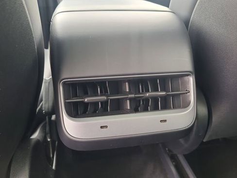 Used 2024 Tesla Model Y Performance image 22