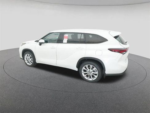 New 2026 Toyota Highlander Limited image 4