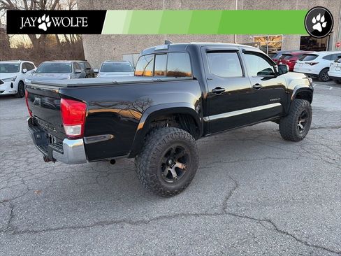 Used 2017 Toyota Tacoma SR5 w/ Tow Package image 5