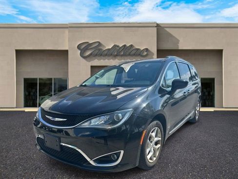 Used 2020 Chrysler Pacifica Touring-L w/ Tire & Wheel Group image 7