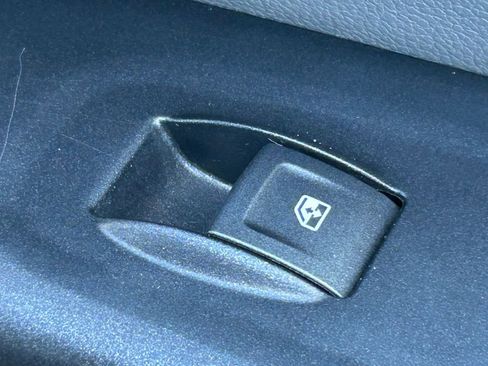 Used 2020 Chevrolet Colorado Z71 AWD/4WD image 35