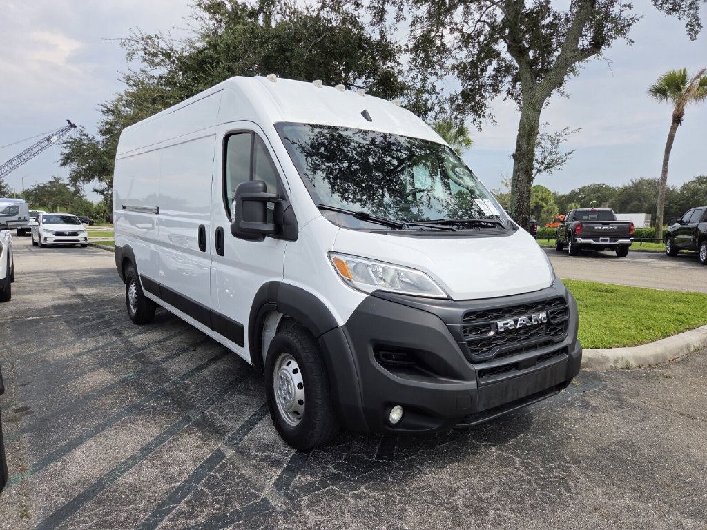 Used 2024 RAM ProMaster 2500 w/ Convenience Group FWD image 2
