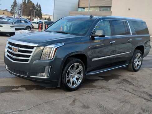 Used 2019 Cadillac Escalade ESV Luxury image 4