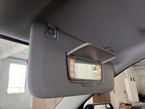 Used 2021 Chevrolet Traverse High Country image 32