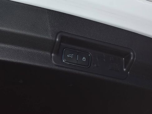 Used 2025 Ford Explorer ST-Line image 32