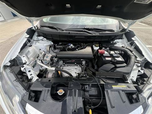 Used 2020 Nissan Rogue SV image 31