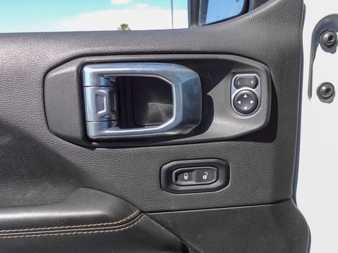 Used 2024 Jeep Wrangler Unlimited Sahara AWD/4WD image 15