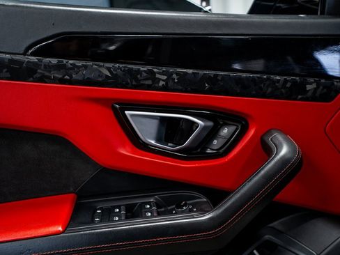 Used 2020 Lamborghini Urus image 39