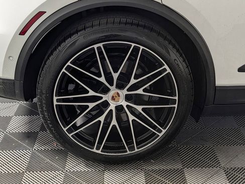 New 2026 Porsche Macan 4 Electric image 13