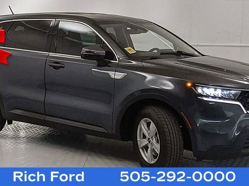 Used 2023 Kia Sorento LX FWD image 1
