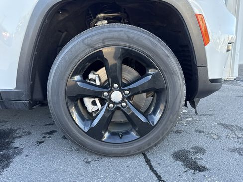 Used 2023 Jeep Grand Cherokee L Altitude image 36