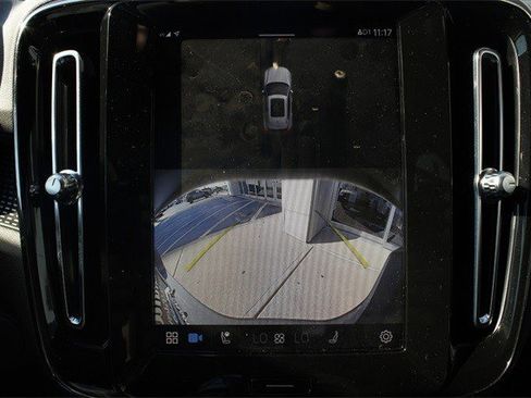 Used 2021 Volvo XC40 P8 Recharge w/ Advanced Package image 40